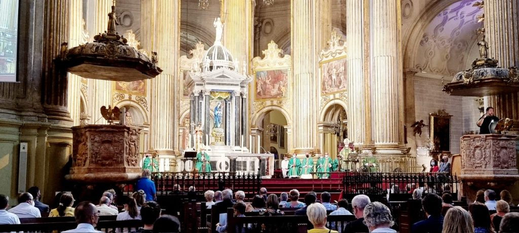 Messa in Cattedrale Malaga - CONFRATERNITAS.EU