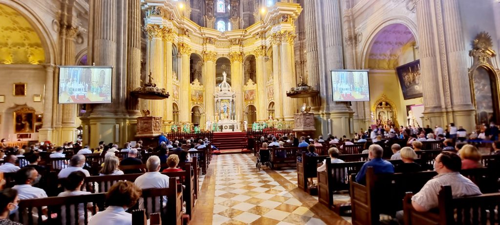 Messa in Cattedrale Malaga - CONFRATERNITAS.EU